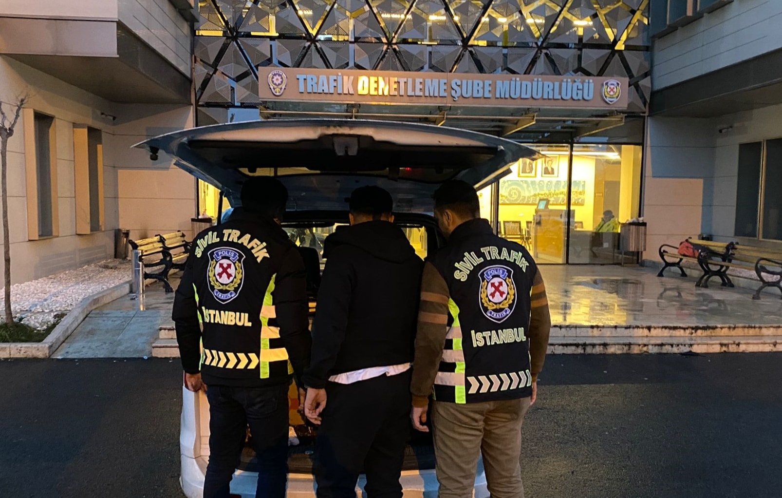 Trafiği tehlikeye düşüren sürücünün ehliyeti iptal edildi