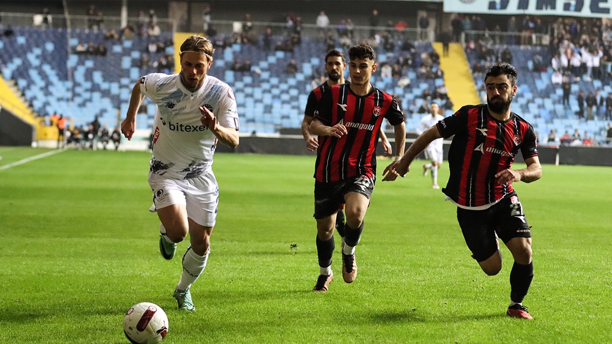 Türkiye Kupası'nda büyük sürpriz Adana Demirspor 24 Erzincanspor'a elendi Sözcü Türkiye Kupası'nda büyük sürpriz Adana Demirspor 24 Erzincanspor'a elendi Sözcü