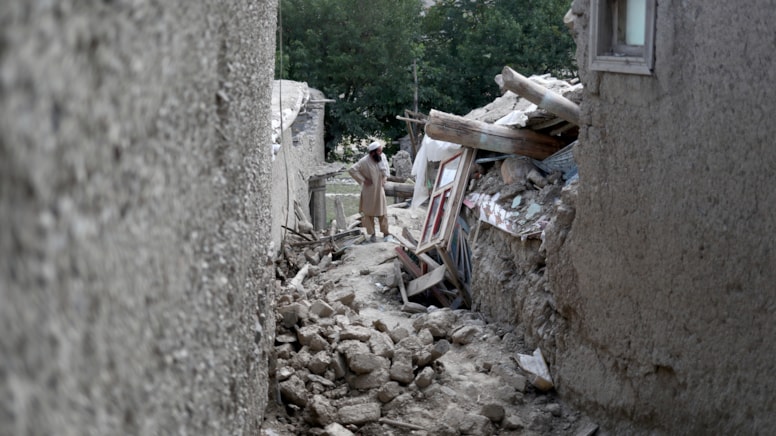 Afganistan'da 6,4 büyüklüğünde deprem