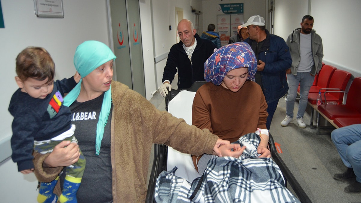 Kucağında çocuğuyla balkona çıkan anne dehşeti yaşadı