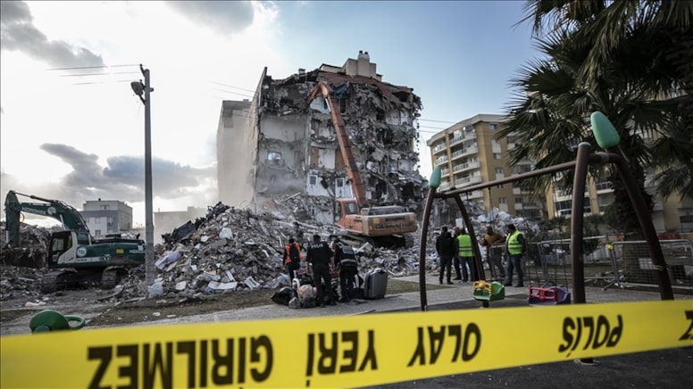 İzmir’de yıkılan Barış Sitesi'yle ilgili dava başladı