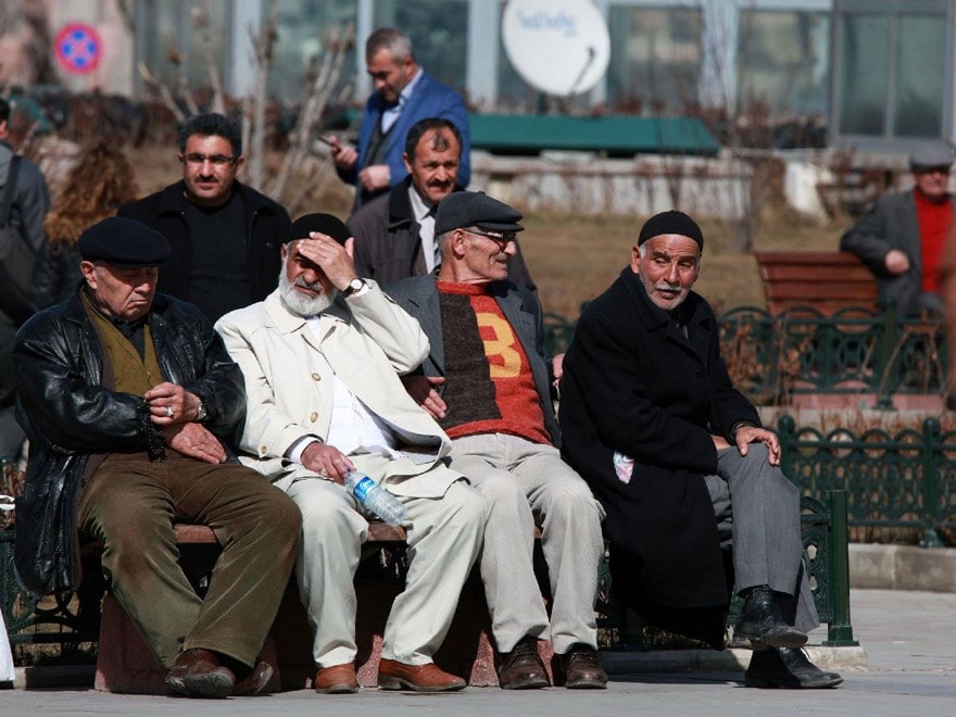 Adaletsiz zam emekliye bir maaş kaybettiriyor