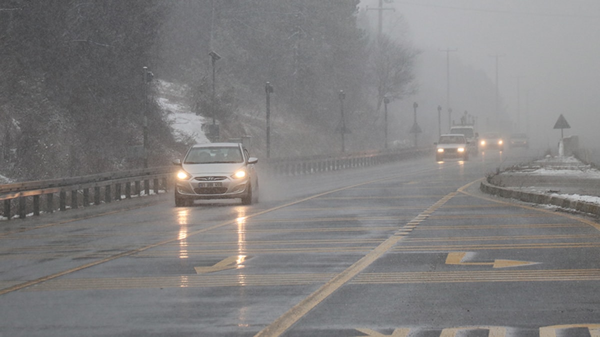 İstanbul ve Ankara'ya gidecekler dikkat! Kar yağışı başladı