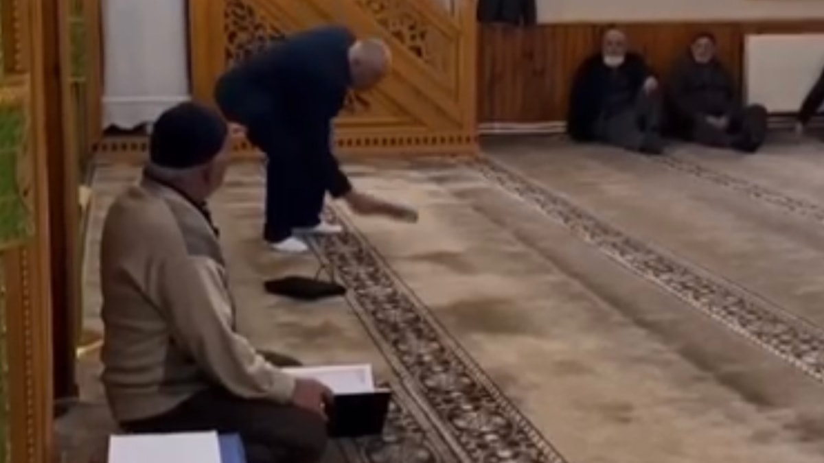 Camide yapılan dernek seçiminde skandal görüntü! Valilik: Aşağılık hareketi kınıyoruz