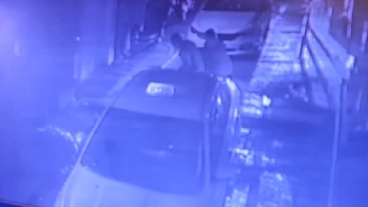 İstanbul'daki çatışma anı güvenlik kamerasında