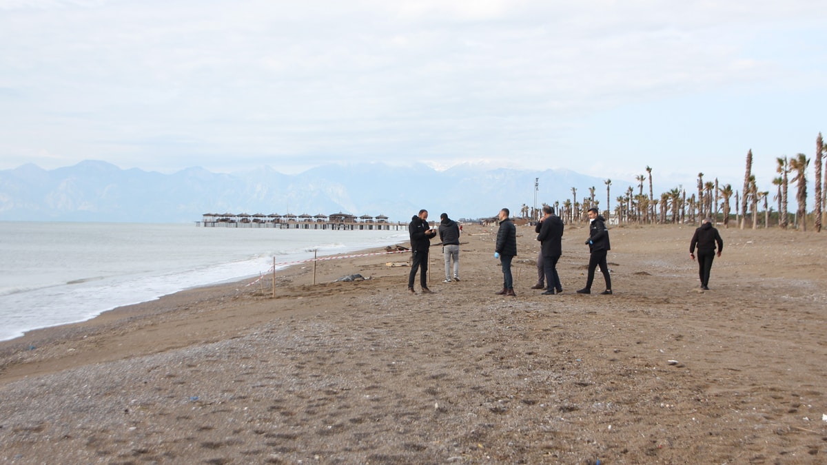 İçişleri'nden kıyılara vuran cesetlerle ilgili açıklama: 90 kişiyi taşıyan tekne kaybolmuş
