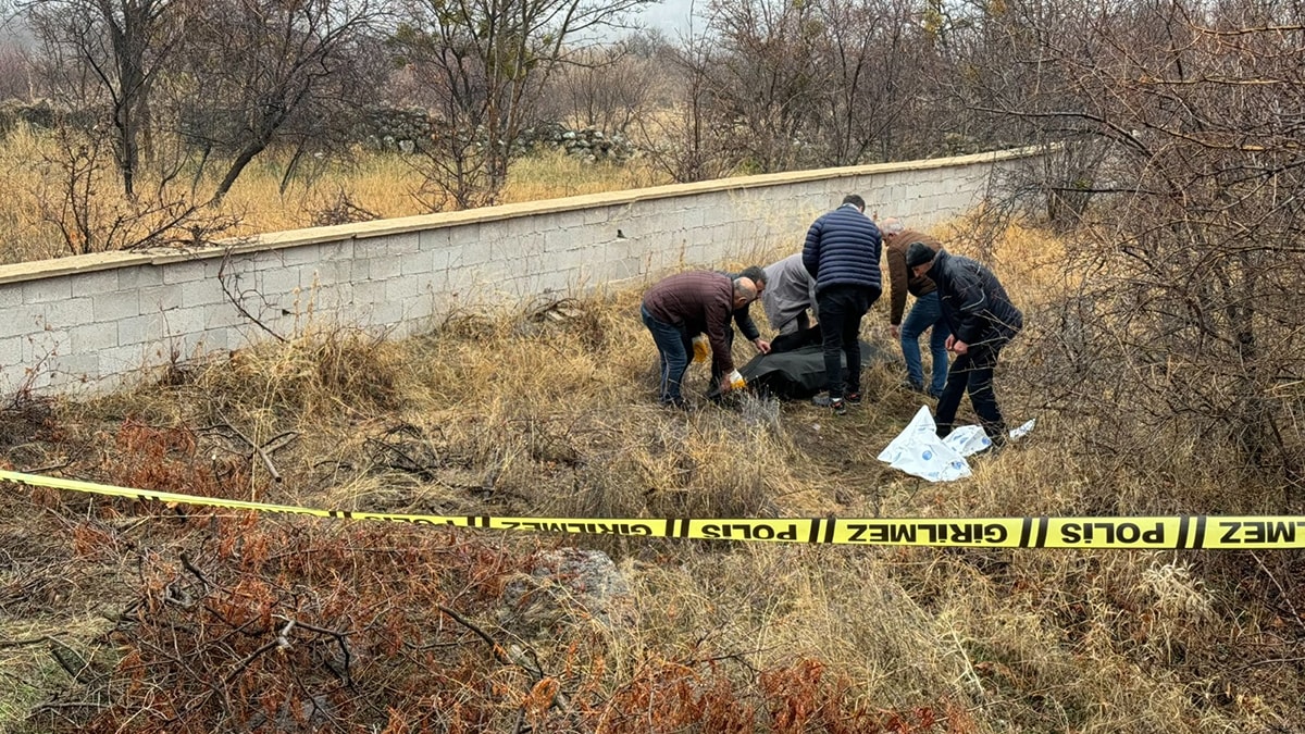 Arazide bulunan ceset ekipleri harekete geçirdi