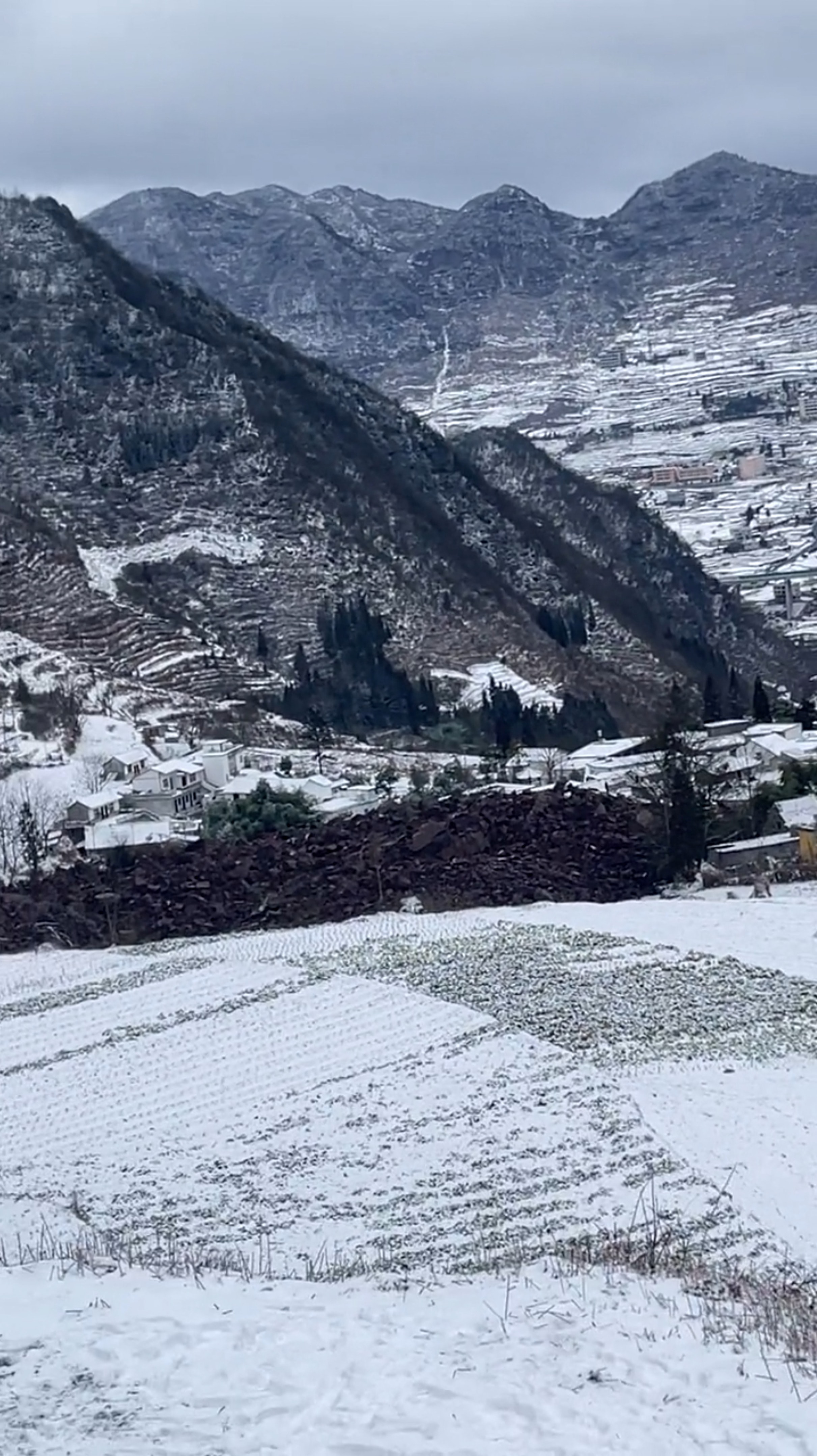 Heyelanda onlarca kişi kayıp