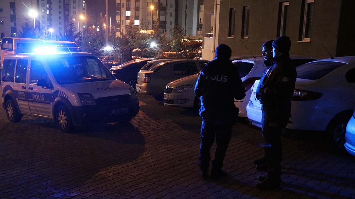 10 yaşındaki çocuk eline silah aldı, dehşet saçtı