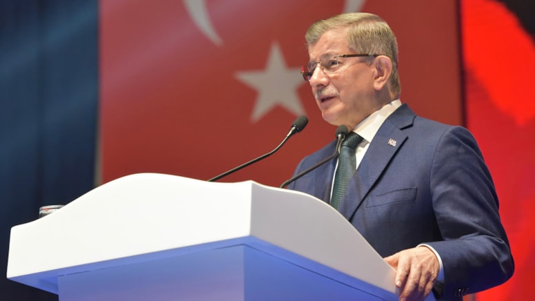 Ahmet Davutoğlu, yeniden genel başkan seçildi