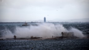 İzmir için sağanak, hortum, fırtına uyarısı