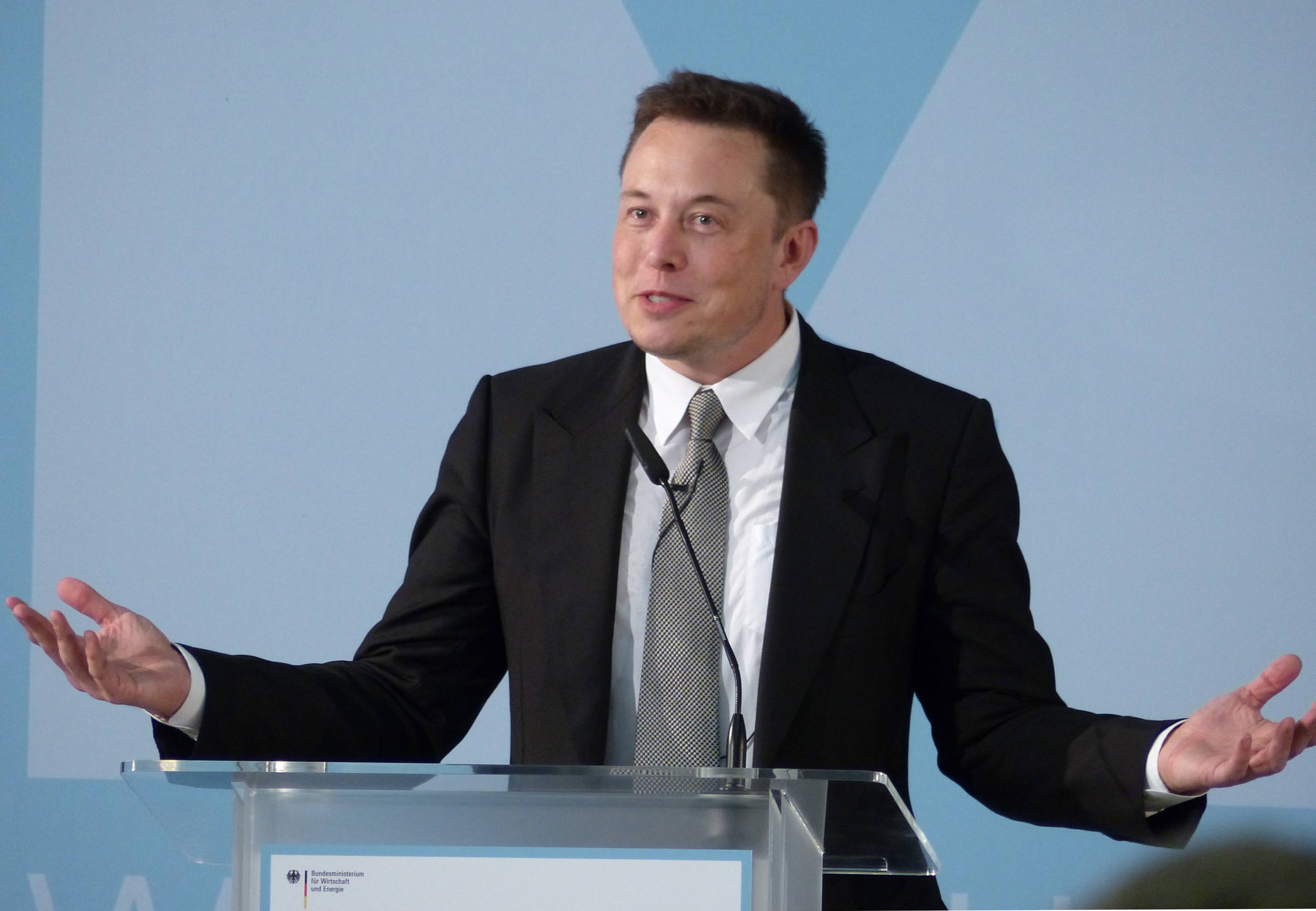 Elon Musk, kendisini eleştiren çalışanları kovdu