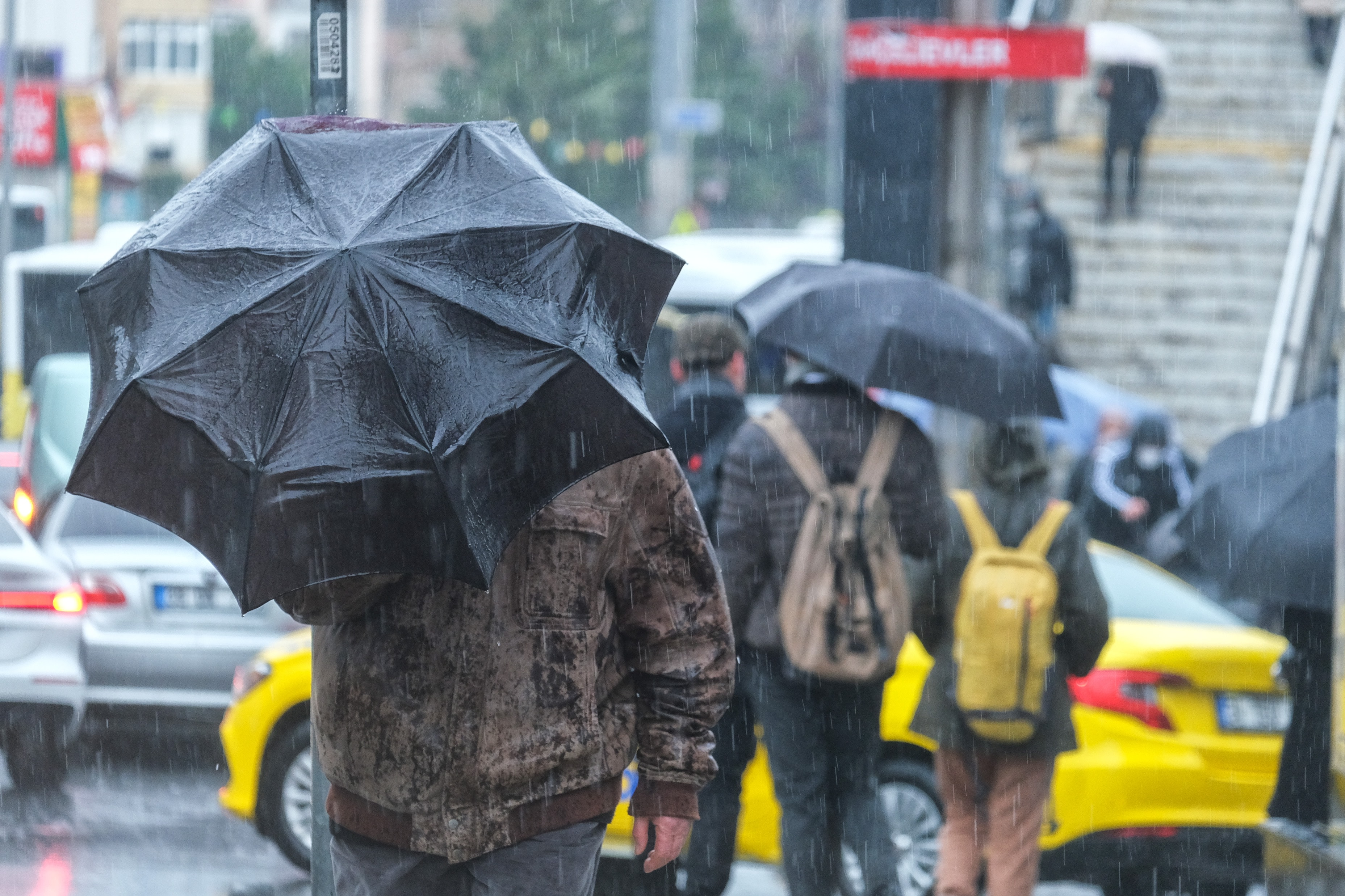 Sağanak uyarısı! Soğuk hava hafta sonu geri dönüyor...