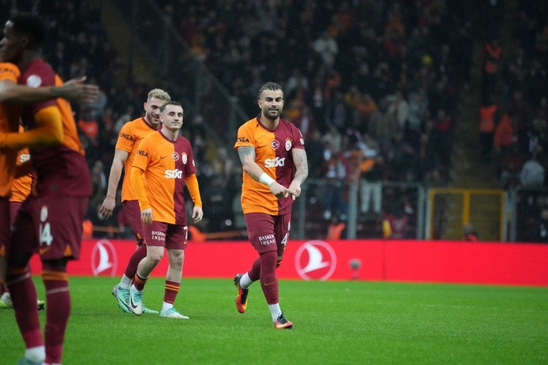 Galatasaray'da Abdülkerim'in gecesi! 3 puanı 3 golle aldı...