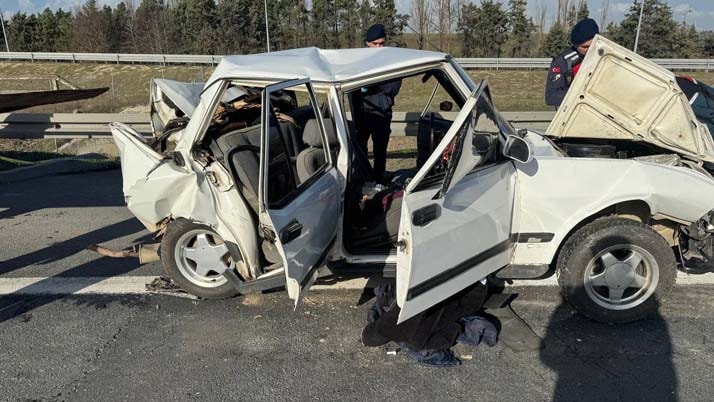 TEM'de trafik kazası: 3 kişi hayatını kaybetti