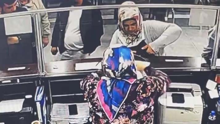 Okuma yazma bilmeyen kadını böyle dolandırdı...