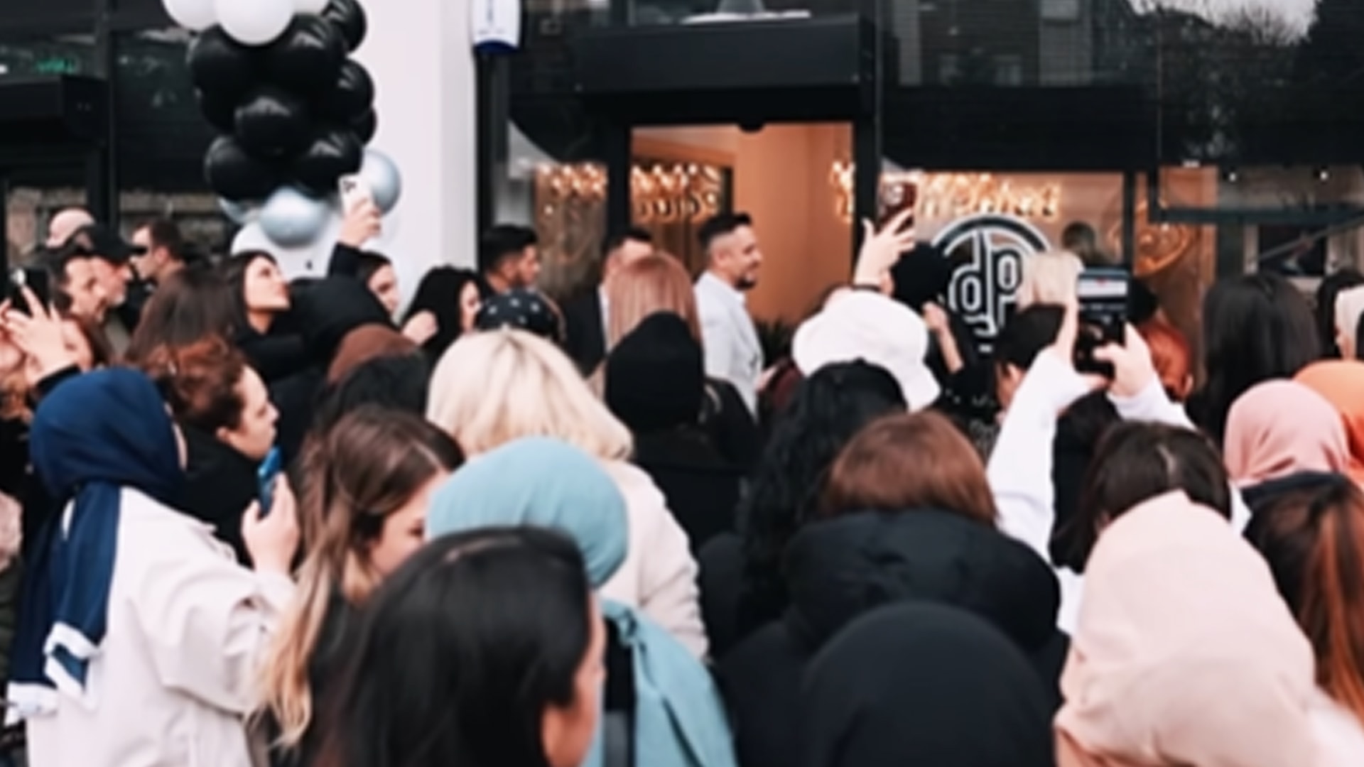 Dilan Polat cezaevindeyken yeni şube açıldı