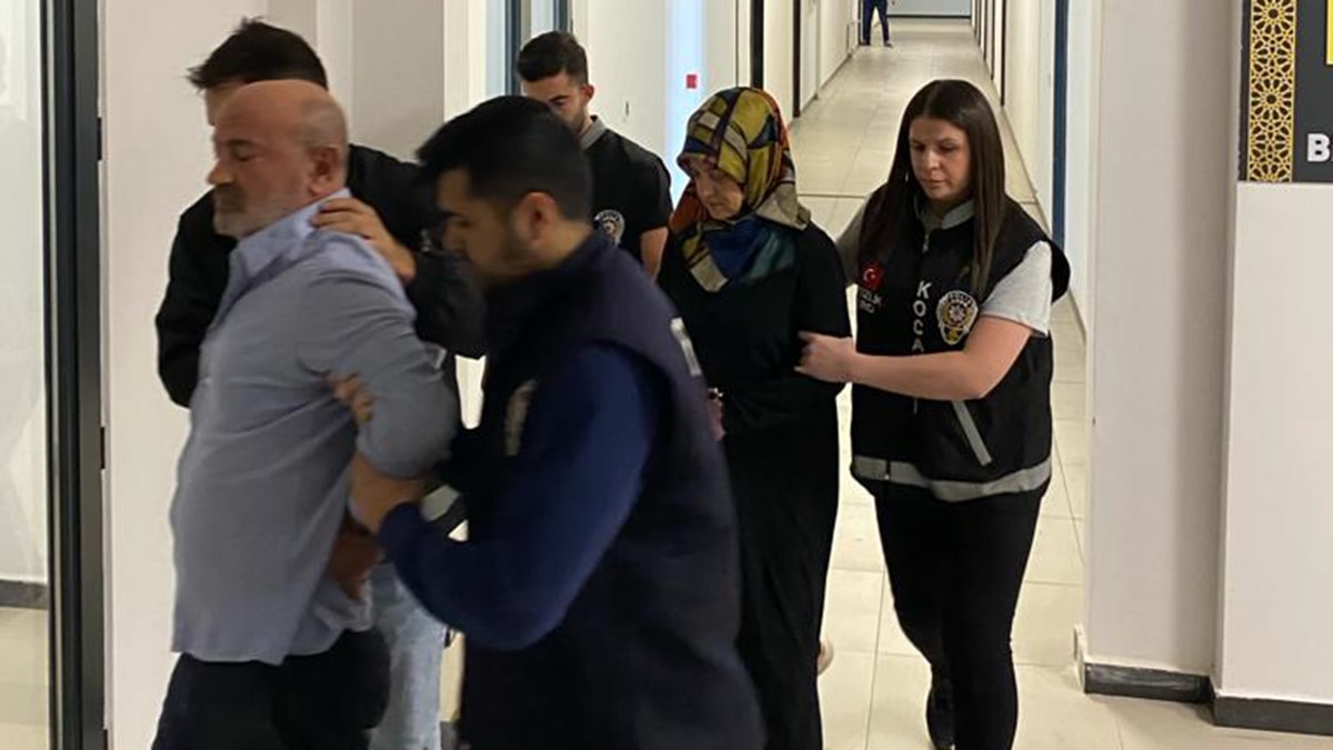 3 doktoru darbettiler, serbest kaldılar