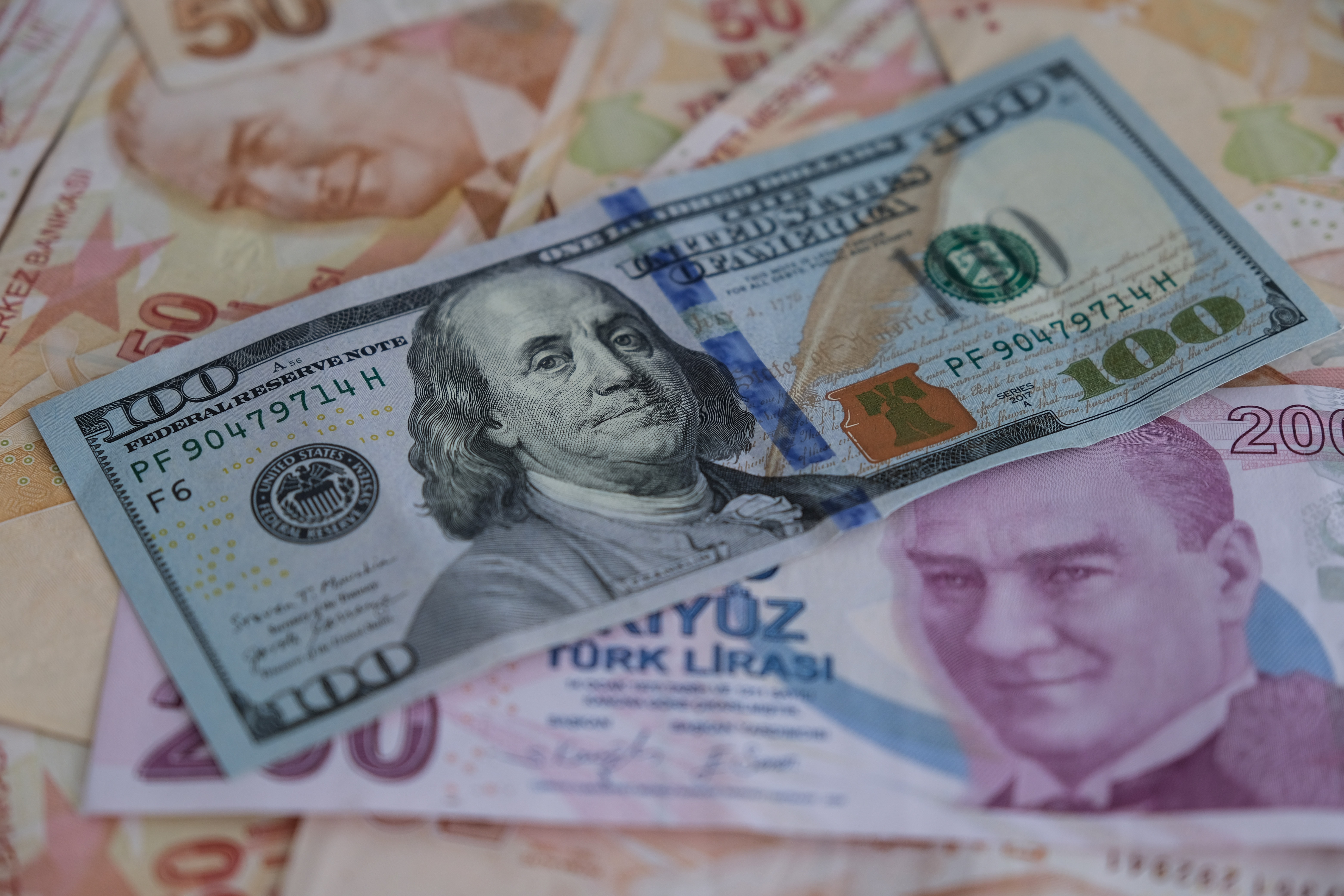 JPMorgan dolar/TL tahminini yükseltti