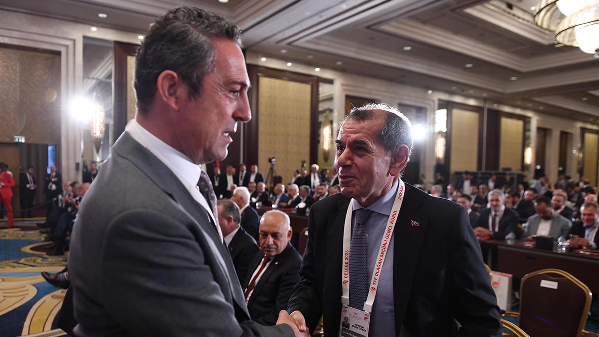 Fenerbahçe-Galatasaray düellosu! Tweet, paylaşım ve demeç...