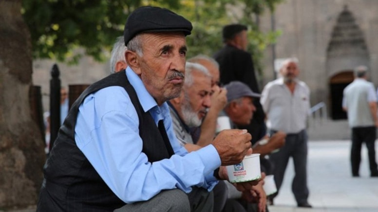 Bakan Işıkhan'dan tepki çeken 'emekli' paylaşımı