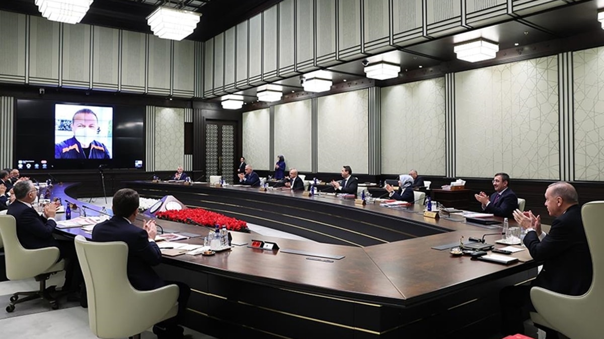 Erdoğan, ilk Türk uzay yolcusu ile görüştü