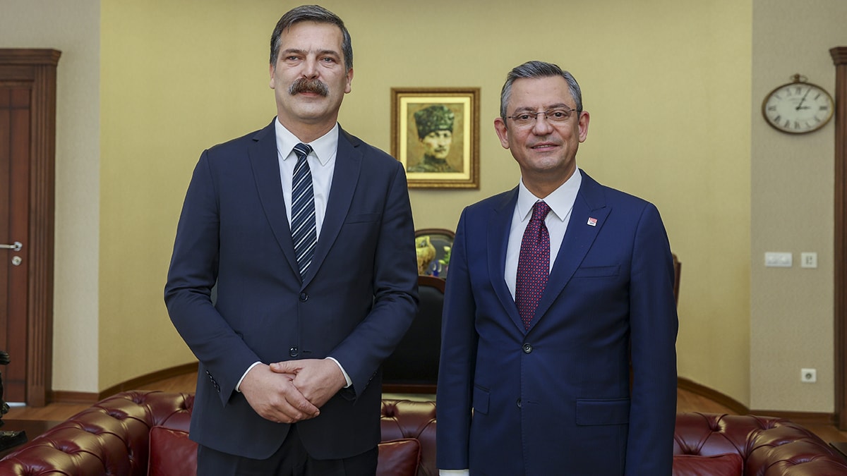 Özel, Erkan Baş CHP'de bir araya geldi