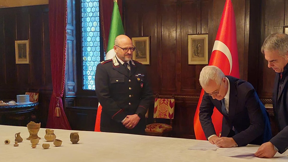 İtalya'ya kaçırılan eserler ülkeye dönüyor