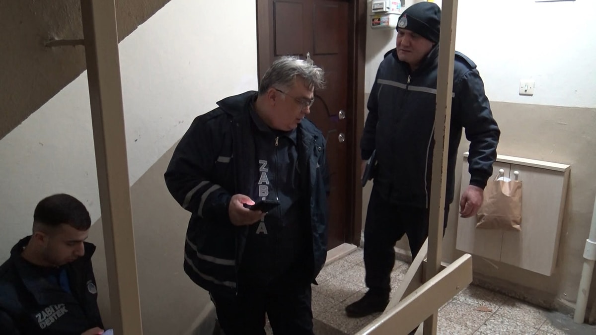 Emekli matematik öğretmeninin evinden çıkanlar ekipleri harekete geçirdi