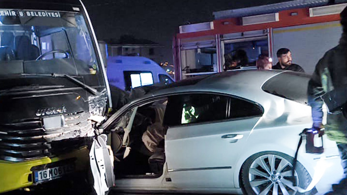 Halk otobüsü kaza yaptı! Yaralılar var