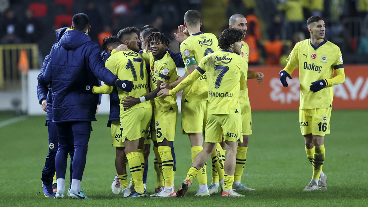 Fenerbahçe, Antep'te İrfan Can Kahveci'nin golüyle kazandı!