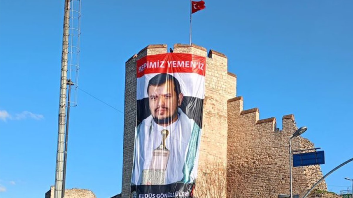 Surlara bu kez Husi liderinin posterini astılar