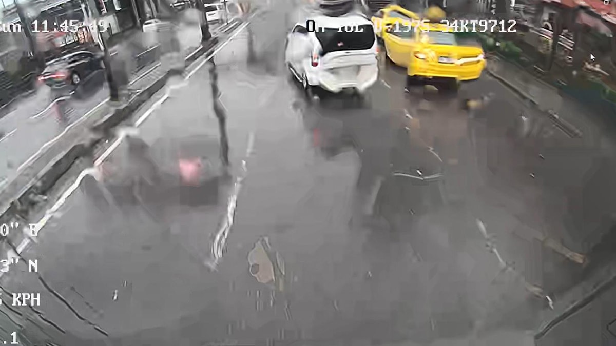 İETT otobüsü kaza yaptı, yaralılar var