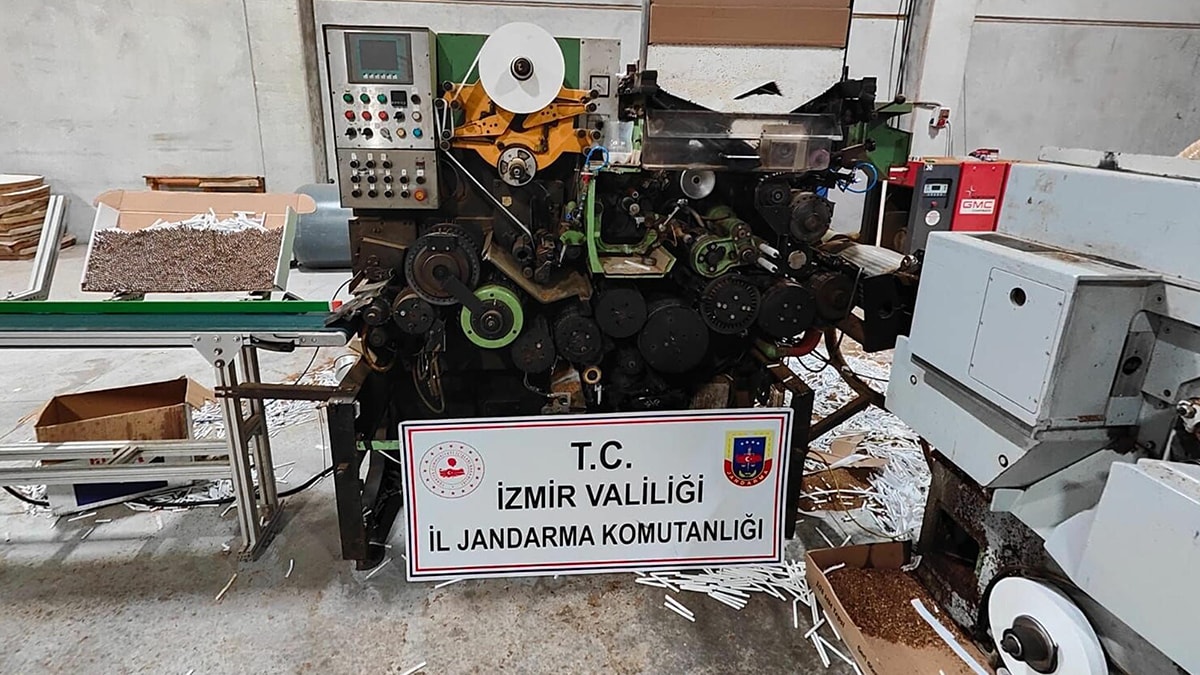 İzmir'de kaçakçılar sigara fabrikası kurmuş