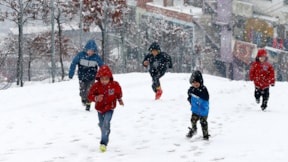 Kar etkili oldu, ilçede okullar tatil