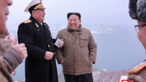 Kuzey Kore lideri füze denemesini izledi