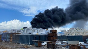 Manisa'da ikinci kez yangın çıkan geri dönüşüm tesisi mühürlendi