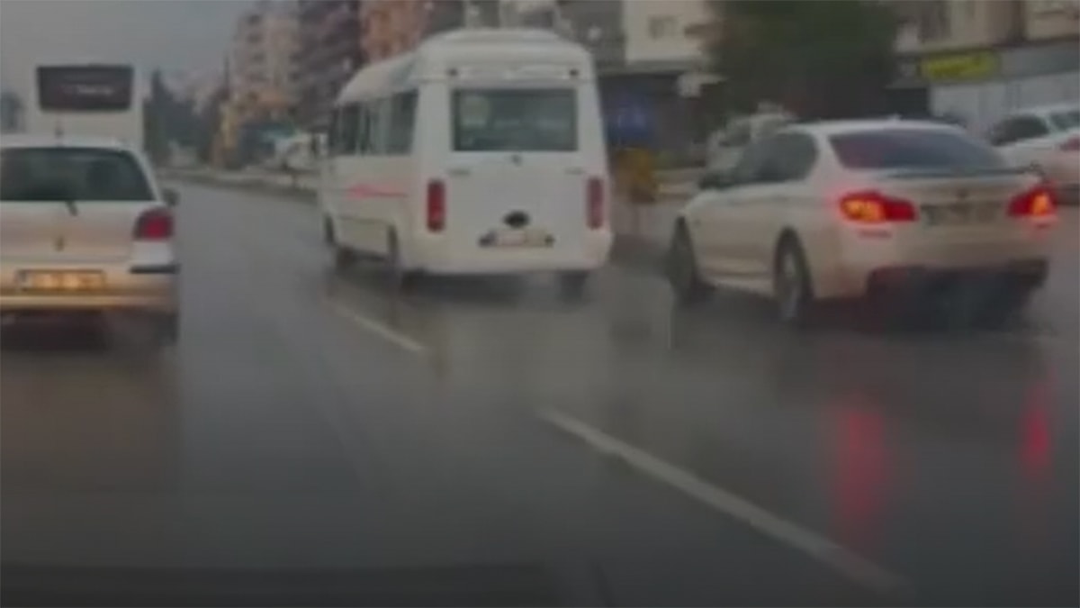 Trafikte makas atarken kaza yaptı
