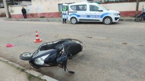 Beton direğe çarpan motosiklet sürücüsü öldü