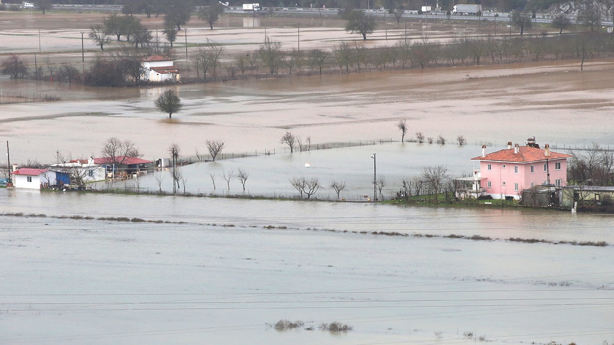 Muğla'yı sağanak vurdu