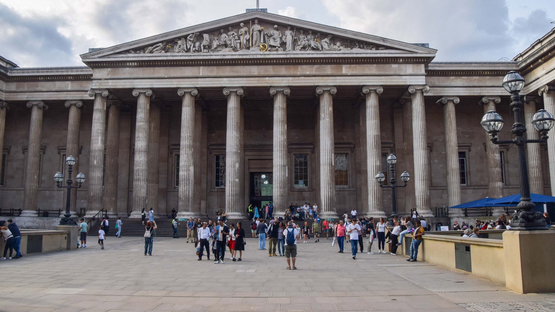 Londra müzelerindeki 1700'e yakın eser kayıp