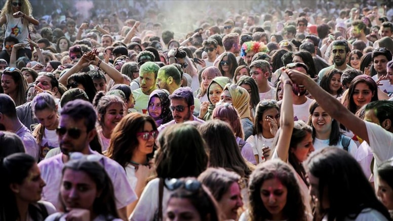 Z Kuşağı'nda 'liberal kadın-muhafazakar erkek' gerilimi