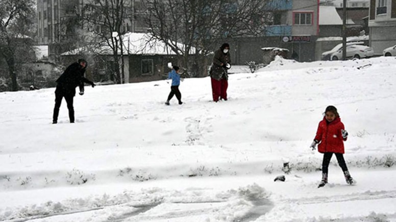 Kar etkisini artırdı, okullar tatil edildi