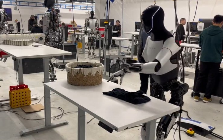 Elon Musk'ın robotu sosyal medyada tartışma yarattı