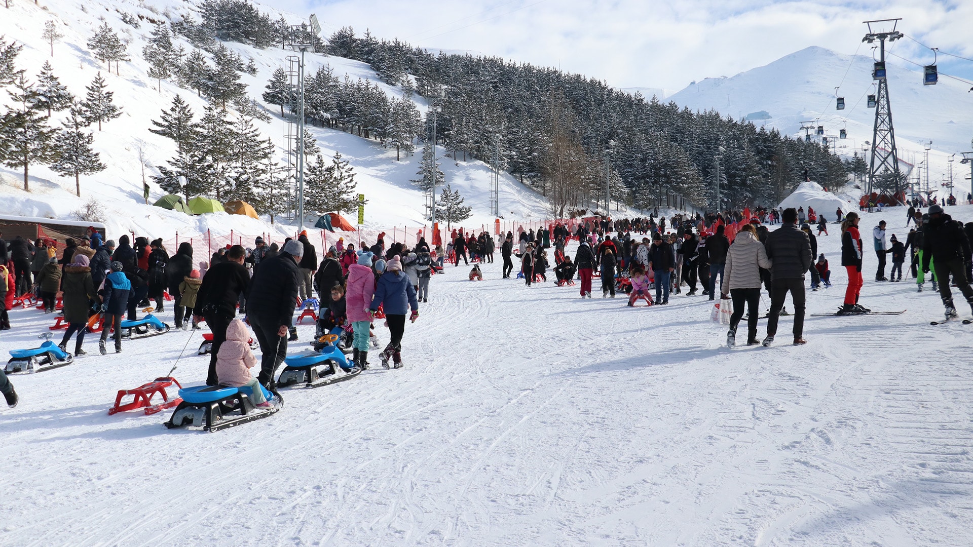 Palandöken Kayak Merkezi'nde yarıyıl yoğunluğu