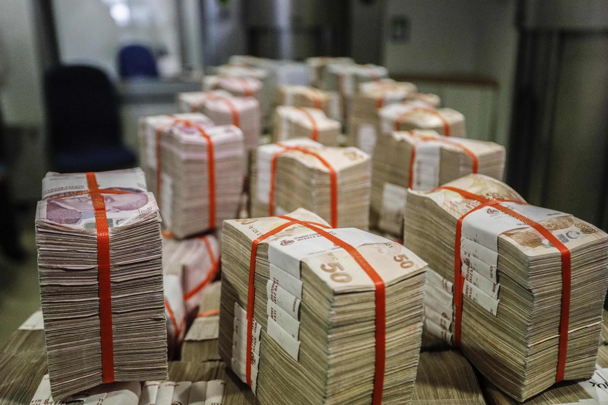 Hazine 7,5 milyar lira borçlandı