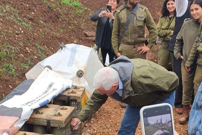 Eski ABD Başkan Yardımcısı, İsrail'in toplarına imzasını attı