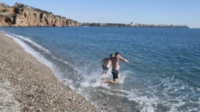 Deniz suyu sıcaklığı 20 dereceye çıktı: Tatilciler yüzdü