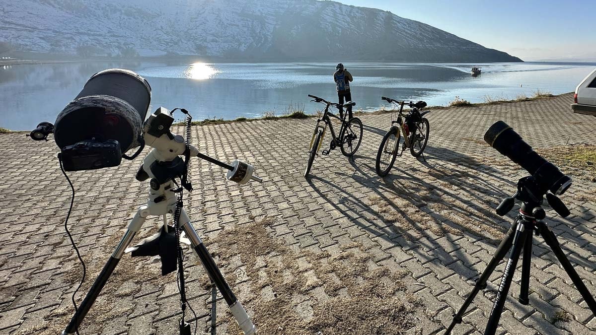 Van Gölü kıyısında teleskopla güneşi gözlemlediler