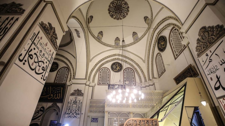 500 yıllık Kabe kapısı örtüsü Bursa Ulu Cami'nde yeniden sergileniyor